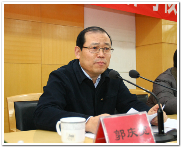 市建委书记、主任郭庆宽代表建委班子做述职述廉报告和个人述职述廉