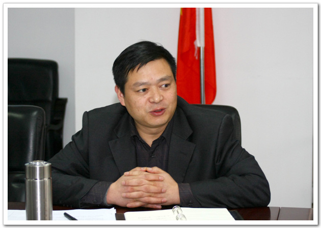 企业办主任杨照安传达建委领导对召开这次座谈会的重要指示，讲明召开座谈会的目的和意义