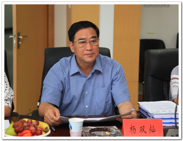 市建委副主任杨双灿做详细的工作汇报