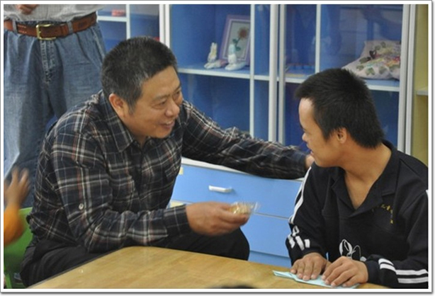 儿童福利院的笑声——市质监站组织七家检测企业向郑州儿童福利院献爱心
