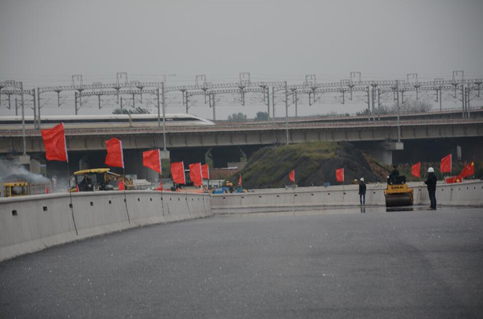 郑州市东三环（107辅道）快速化工程北三环--南三环高架主线年底通车段已全面进入加速施工阶段