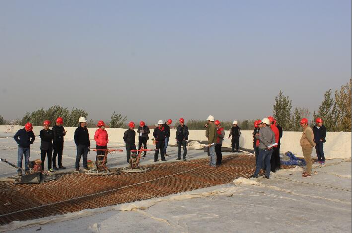 郑州市东三环（107辅道）快速化工程PPP项目第一标段桥面铺装混凝土浇筑拉开序幕
