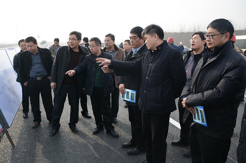 郑州市建委领导深入东三环（107辅道）快速化工程施工一线督导项目建设工作
