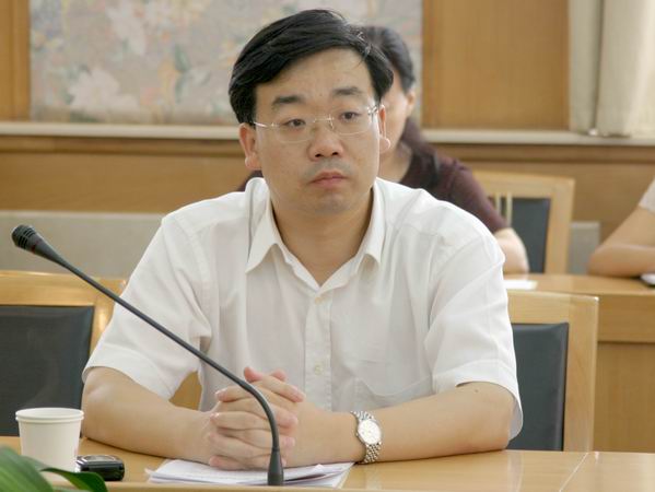 市政府副秘书长吴福民宣布清欠工作的两个通知