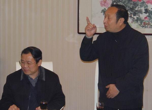 刘本昕主任在茶话会上代表建委全体同志向离、退休干部表示亲切慰问