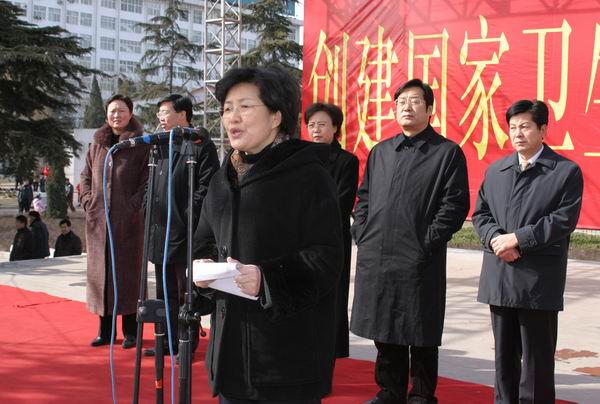 市委常委、宣传部长杨丽萍在创建国家卫生城市开幕式上讲话