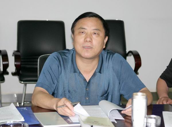 郑州市建设工程交易中心党支部副书记丁士奎同志主持会议