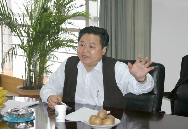 郑州市建委副主任刘景义在会议上发言