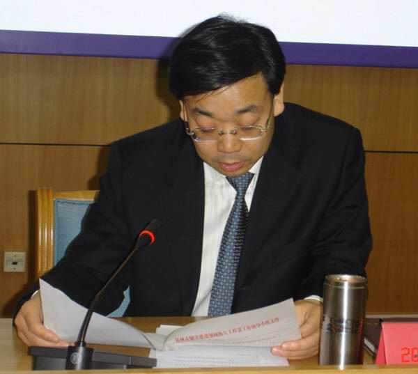吴福民秘书长宣布对拖欠单位及个人制裁措施