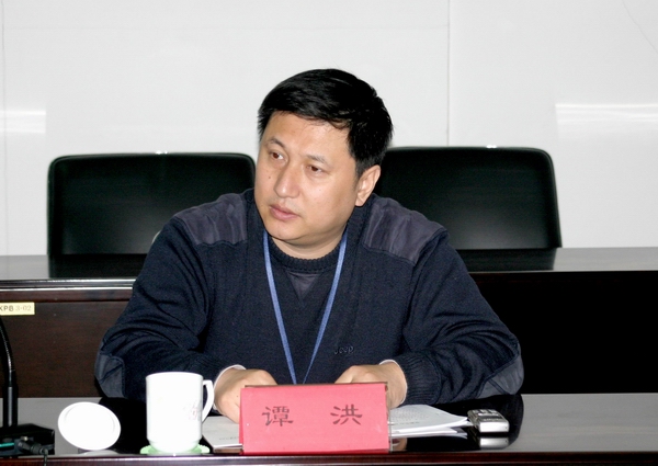郑州市建设工程交易中心副主任谭洪介绍年度工作情况