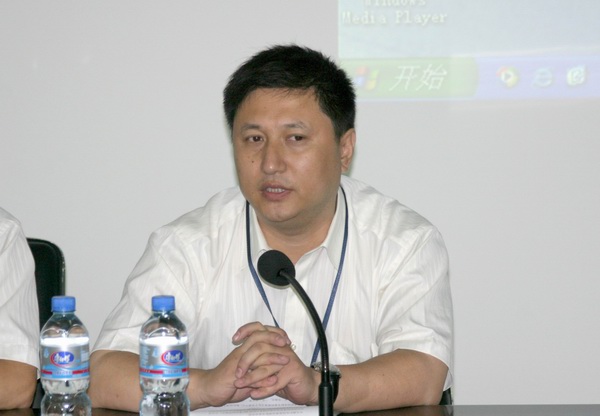 郑州市建设工程交易中心副主任谭洪介绍此次培训讲座的目的和评标专家库的管理情况