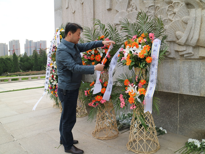 先烈永不忘   立志更坚强----郑州市政质监站组织开展“我们的节日·清明”活动