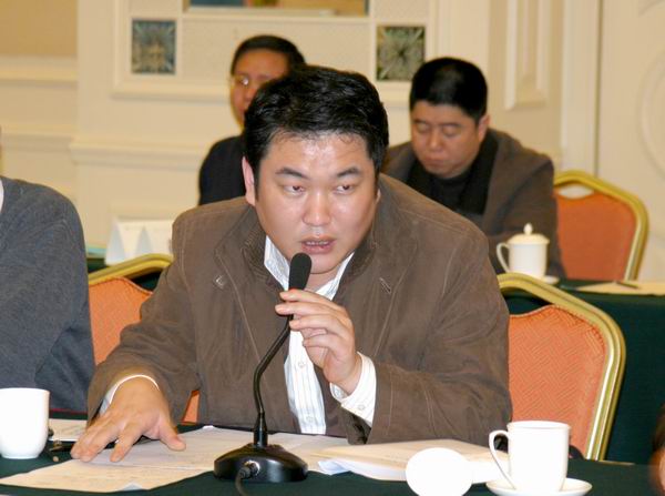 郑州市数字化城市管理建设项目部副经理冯德平博士主持此次会议