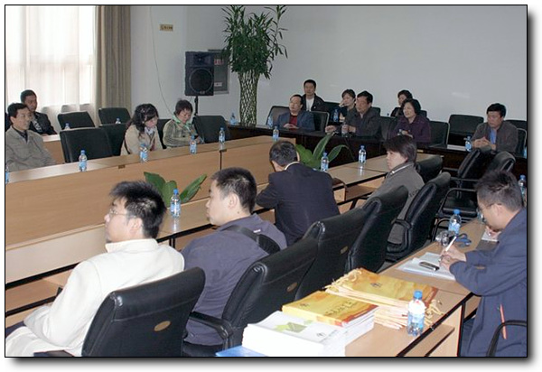 郑州市建设工程交易中心主任张连科与考察团进行座谈 