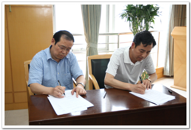 市相关的建筑施工企业与郭庆宽同志分别签定《目标责任书》