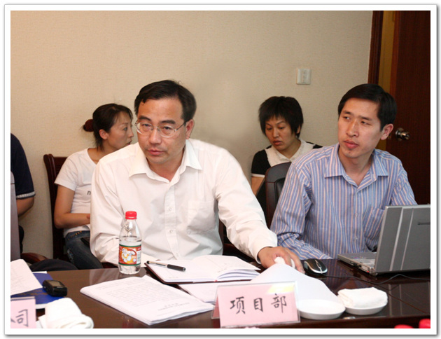 郑州市建委副主任、项目部经理赖郑华同志作金水路改造工作情况的汇报