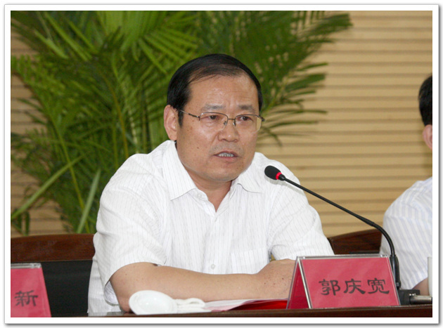 市建委主任郭庆宽同志主持会议，并做出明确表示，要发挥建筑行业主管部门的作用，加大精品街综合整治工作力度
