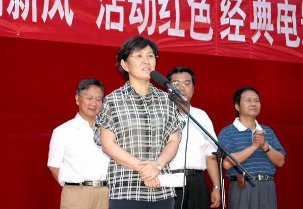 郑州市委常委、宣传部长杨丽萍发表饱蘸深情的讲话