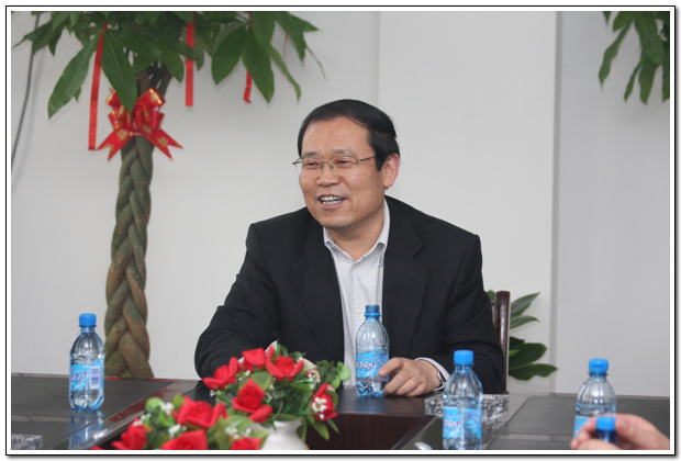 郑州市建委主任、党委书记郭庆宽同志对项目部揭牌表示祝贺，并对项目部前期的准备工作给予了充分肯定